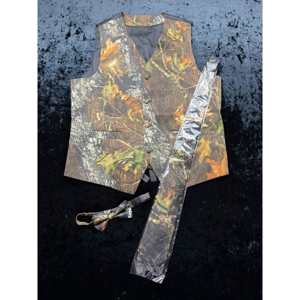 Mens Camo Formal Vest Set Size M Necktie Bow Tie Hunting Wedding Woodland